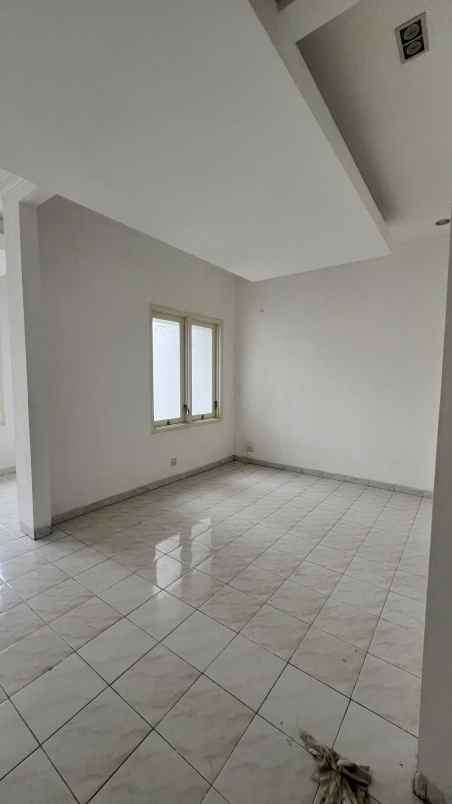 dijual rumah pakuwon city