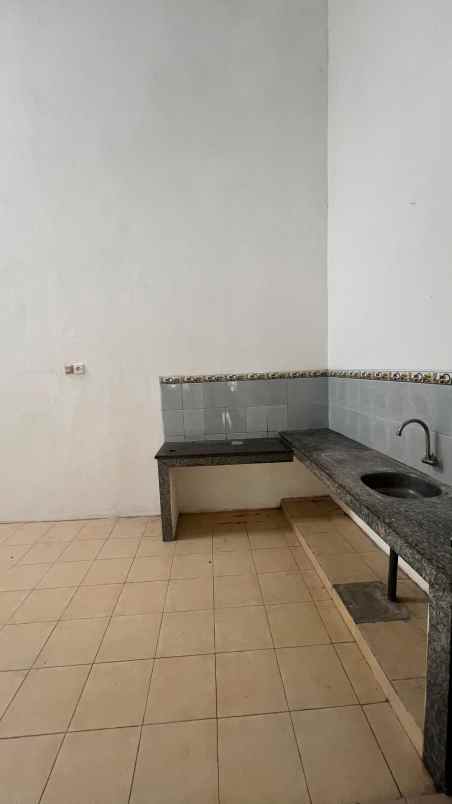 dijual rumah pakuwon city