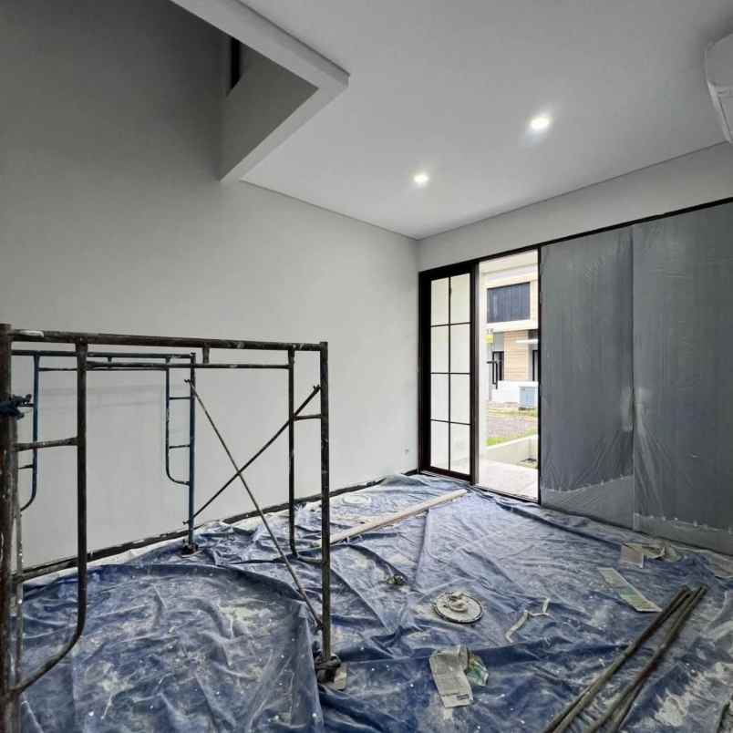 dijual rumah pakuwon city
