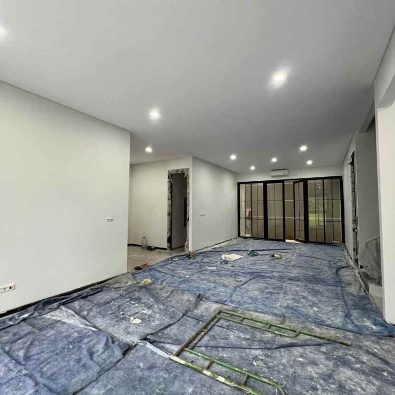 dijual rumah pakuwon city