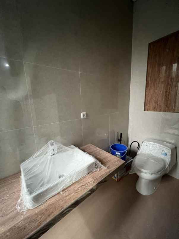 dijual rumah pakuwon city