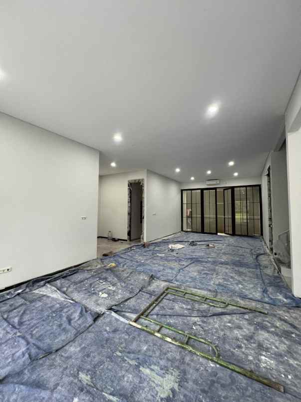 dijual rumah pakuwon city