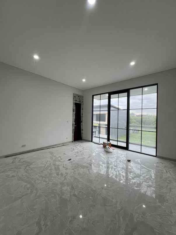 dijual rumah pakuwon city
