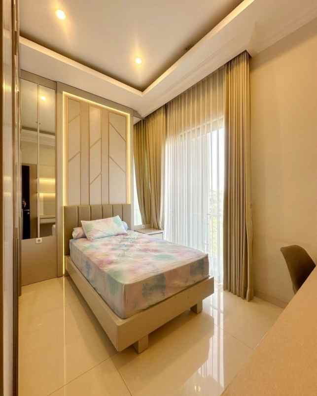 dijual rumah pakuwon indah