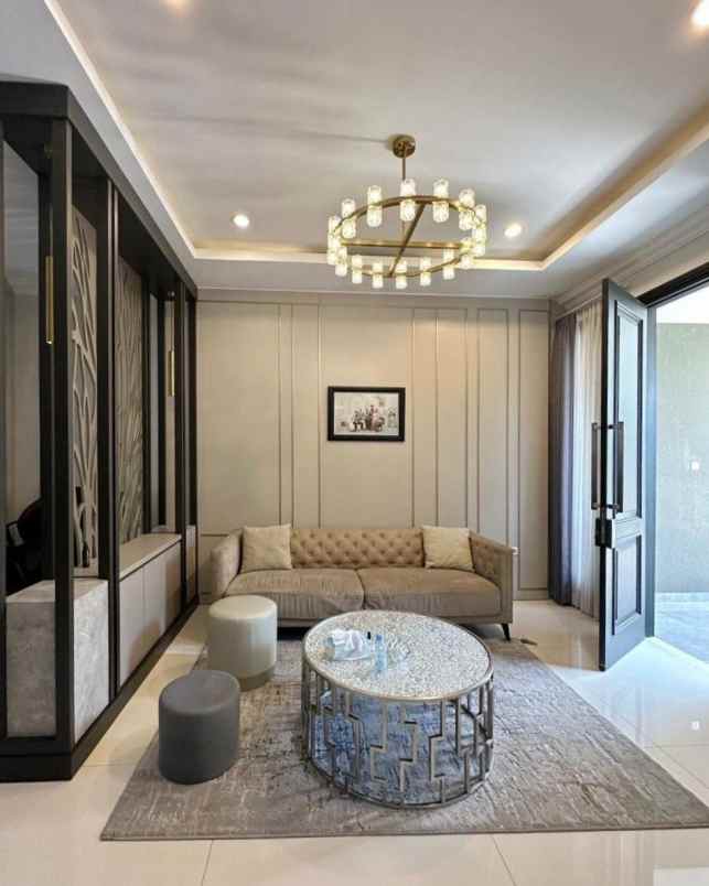 dijual rumah pakuwon indah