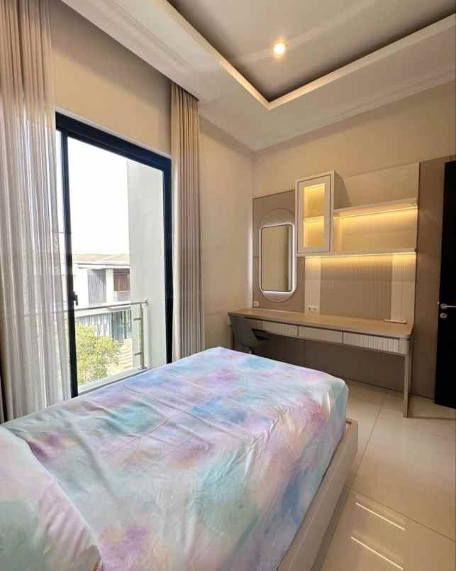 dijual rumah pakuwon indah
