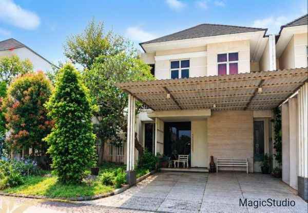 dijual rumah pakuwon indah surabaya 12x25 2 lantai shm