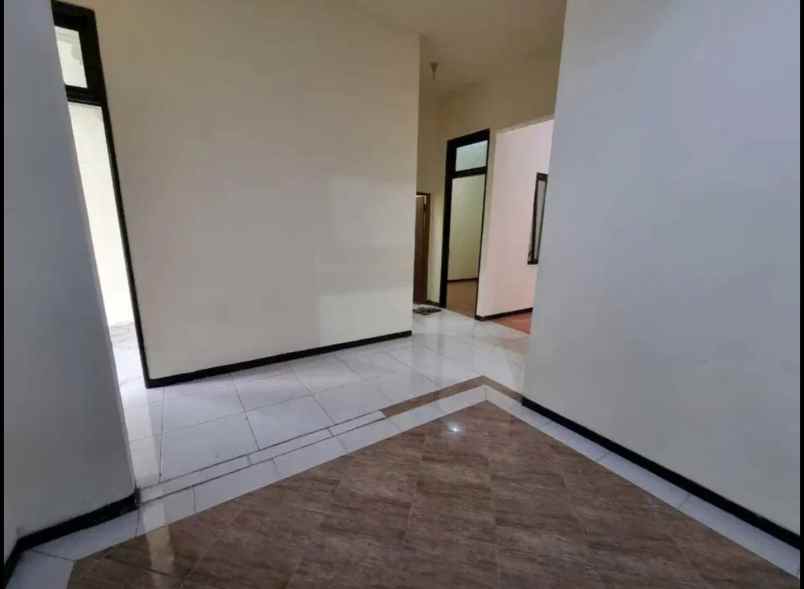 dijual rumah palm spring jambangan