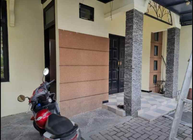 dijual rumah palm spring jambangan