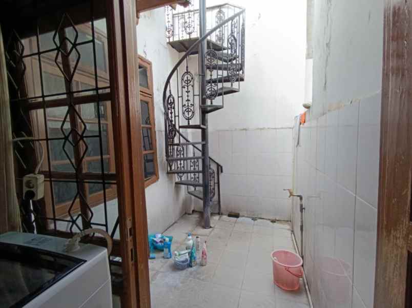 dijual rumah pancoran mas depok