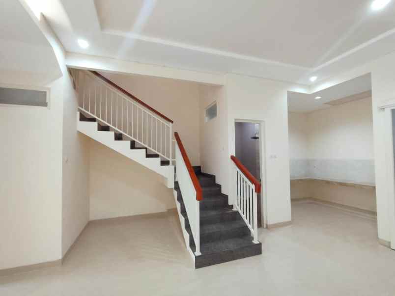 dijual rumah pantai mentari