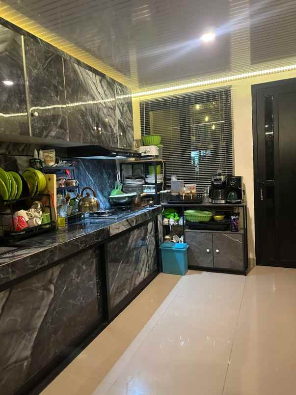dijual rumah pd terong depok