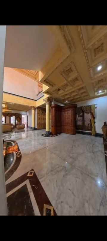 dijual rumah permata buana