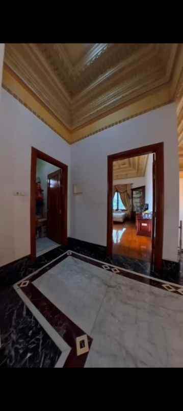dijual rumah permata buana