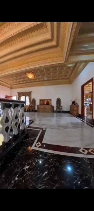 dijual rumah permata buana