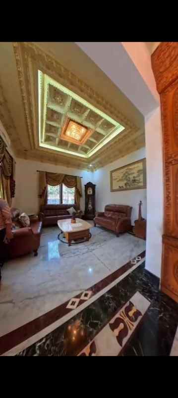 dijual rumah permata buana