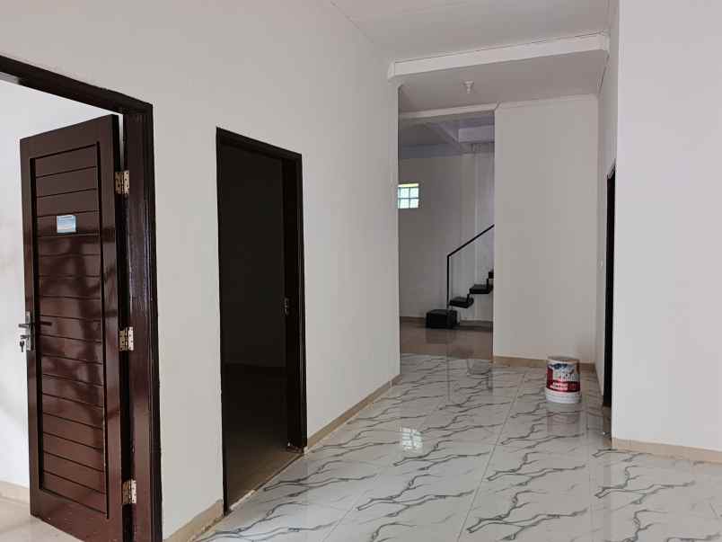 dijual rumah perum kota permata