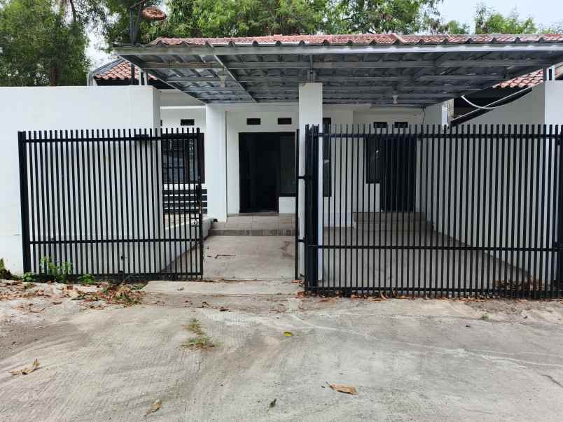 dijual rumah perum kota permata