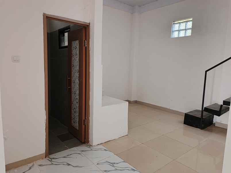 dijual rumah perum kota permata