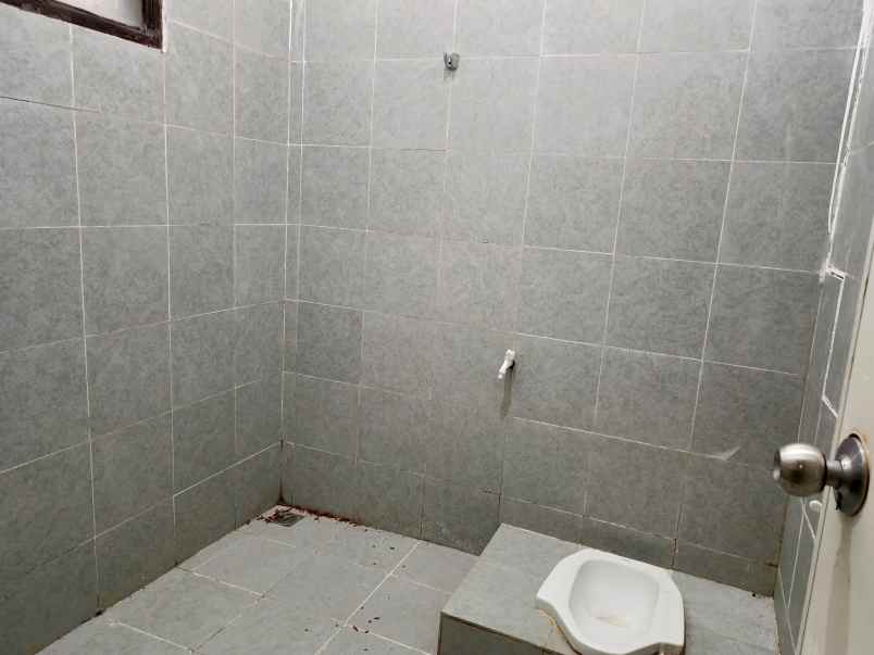dijual rumah perum kota permata