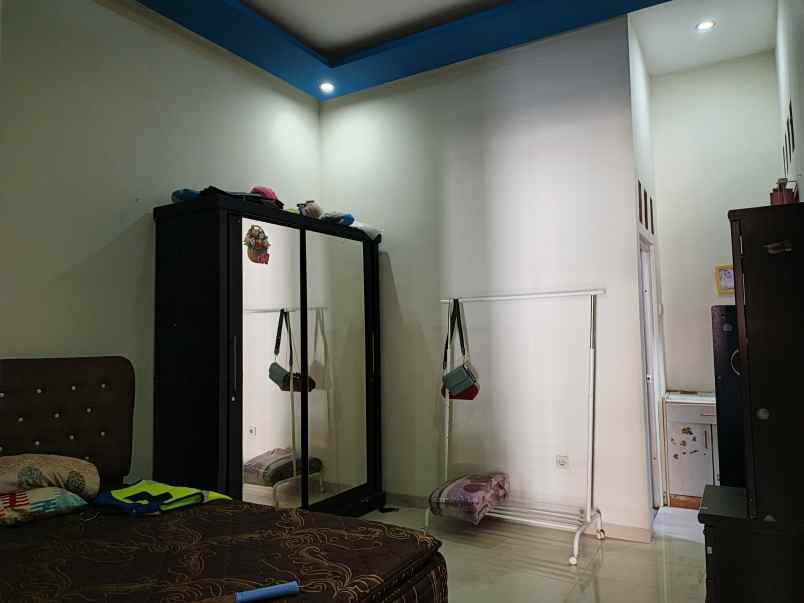 dijual rumah perum kota permata