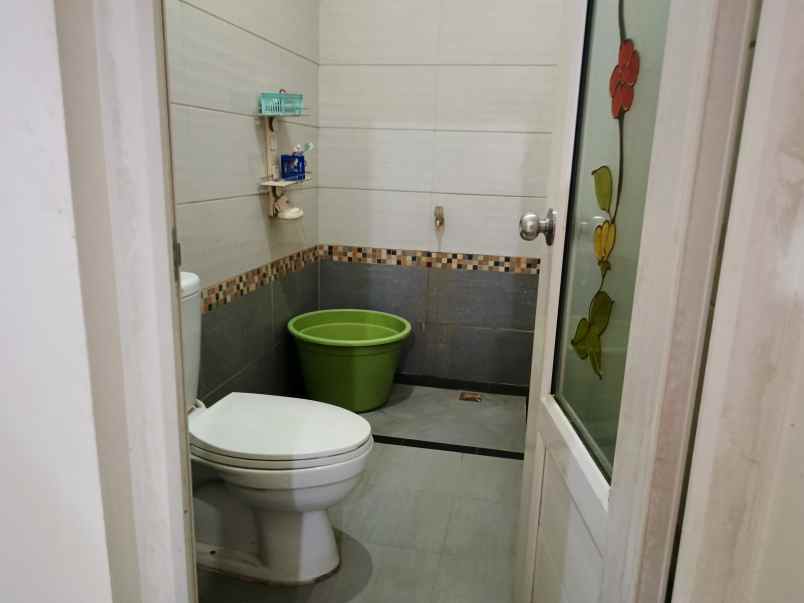 dijual rumah perum kota permata