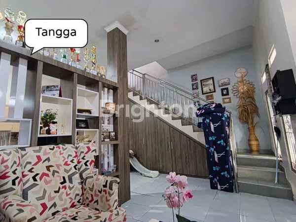 dijual rumah perumahan darmawangsa