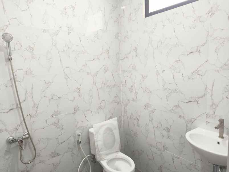 dijual rumah perumahan dharmahusada mas
