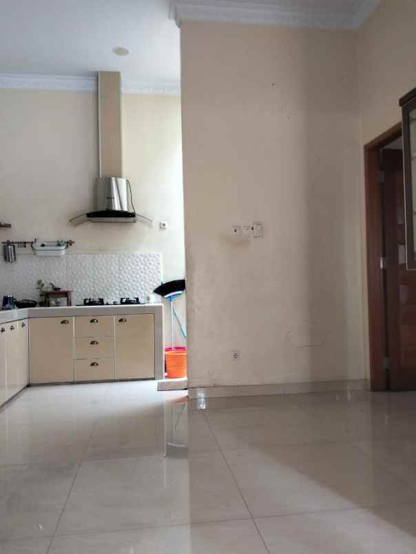 dijual rumah perumahan duta bumi