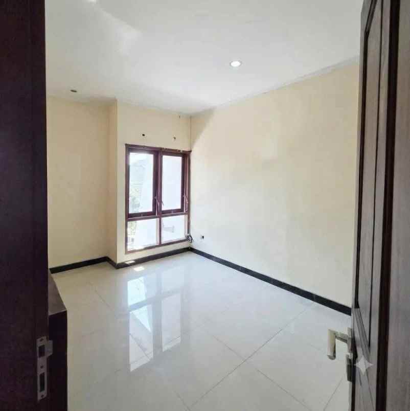 dijual rumah perumahan gunung sari indah