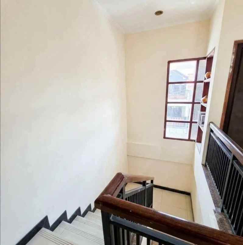 dijual rumah perumahan gunung sari indah