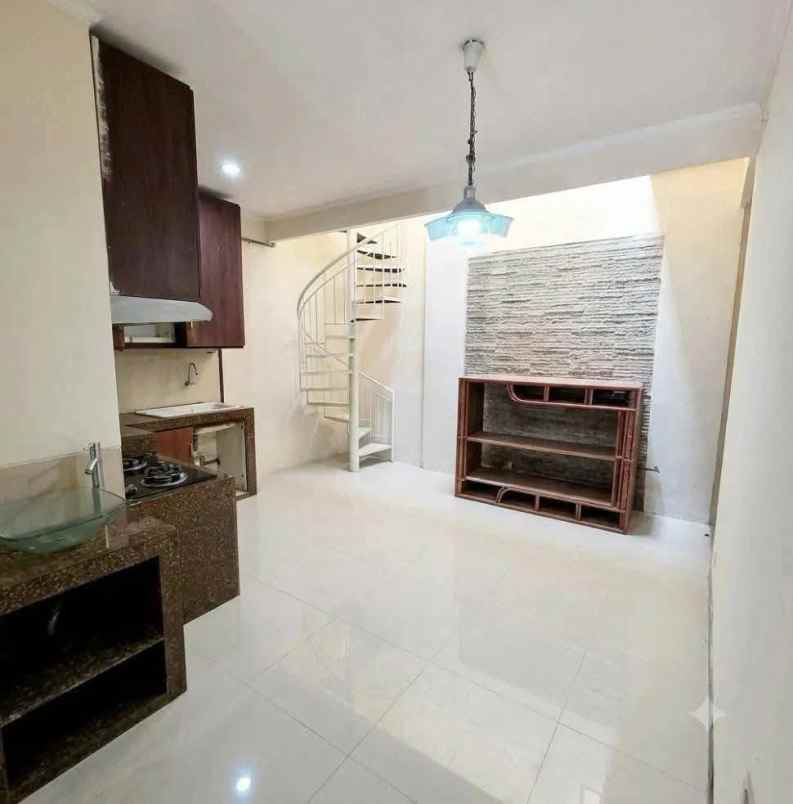dijual rumah perumahan gunung sari indah