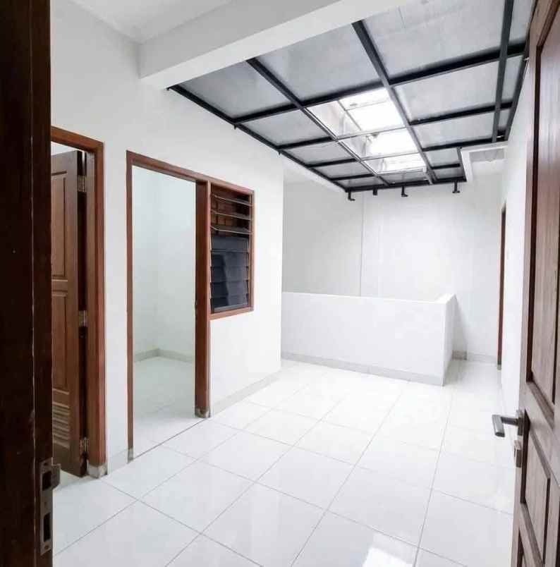 dijual rumah perumahan gunung sari indah