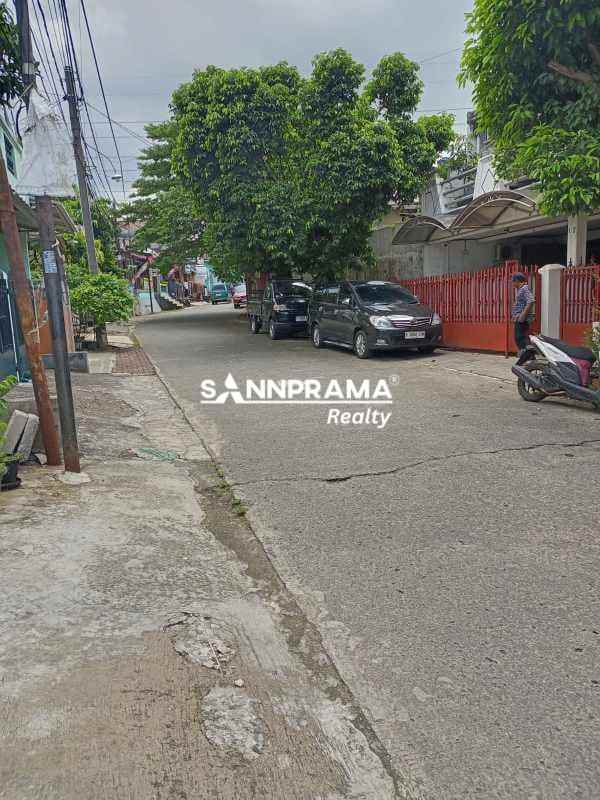 dijual rumah perumnas beji