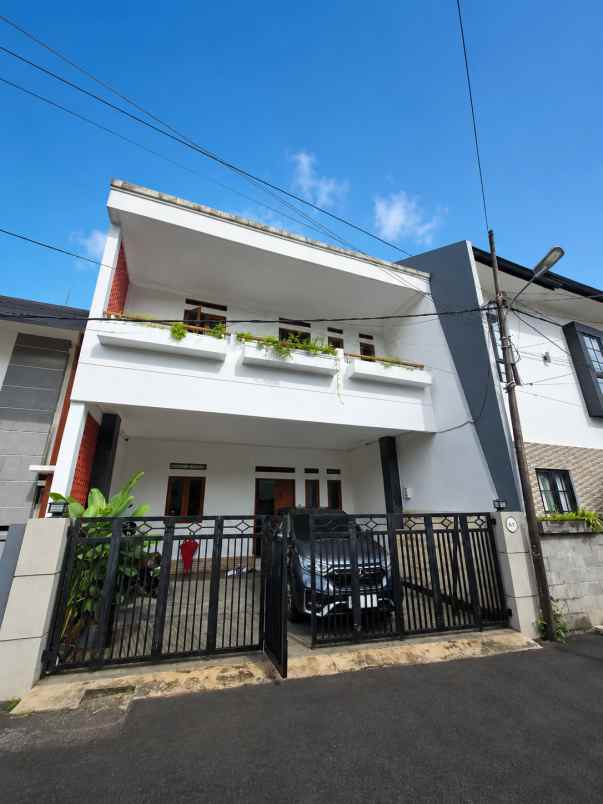 dijual rumah petukangan selatan