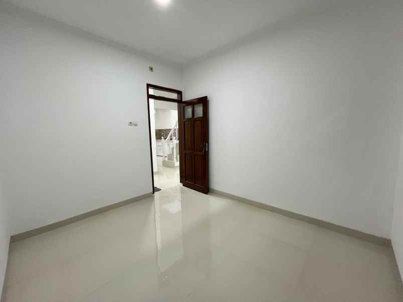 dijual rumah pondok bambu