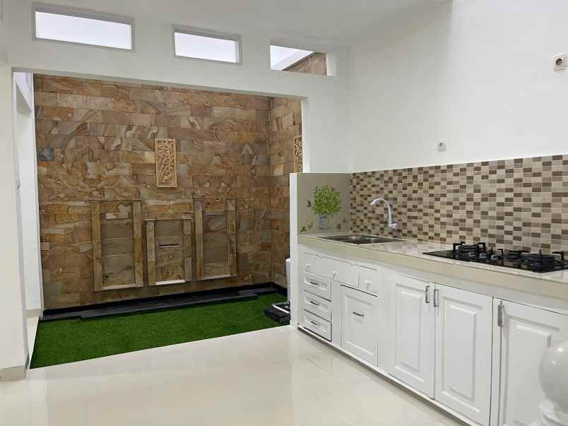 dijual rumah pondok bambu