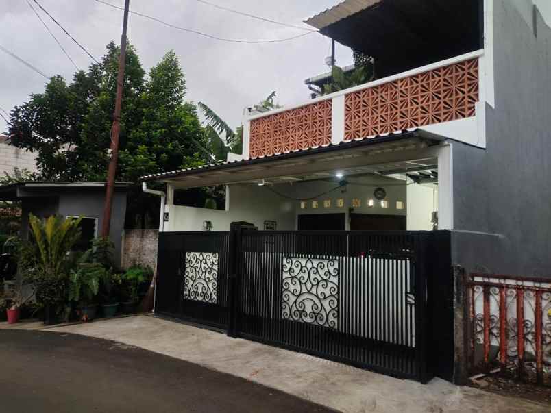 dijual rumah pondok bambu jakarta timur