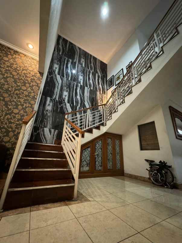 dijual rumah pondok bambu jakarta timur