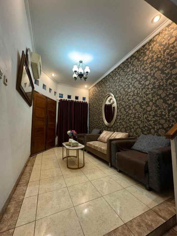 dijual rumah pondok bambu jakarta timur