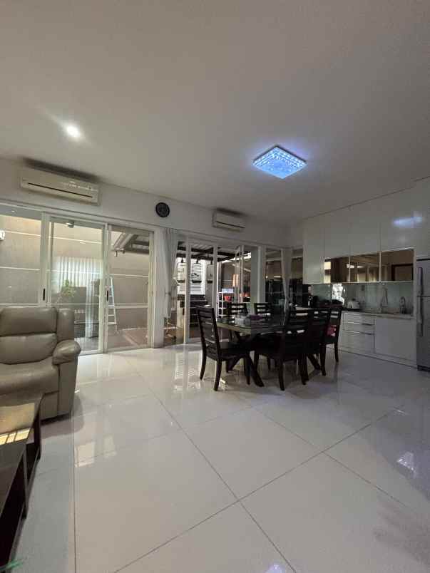 dijual rumah puri sentra raya