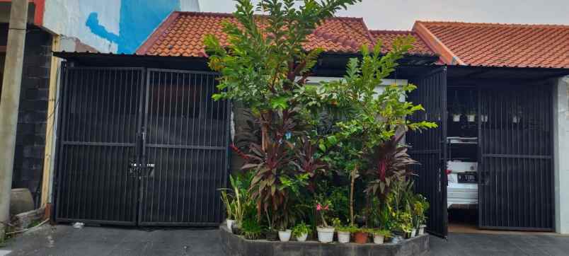 dijual rumah puri surya jaya