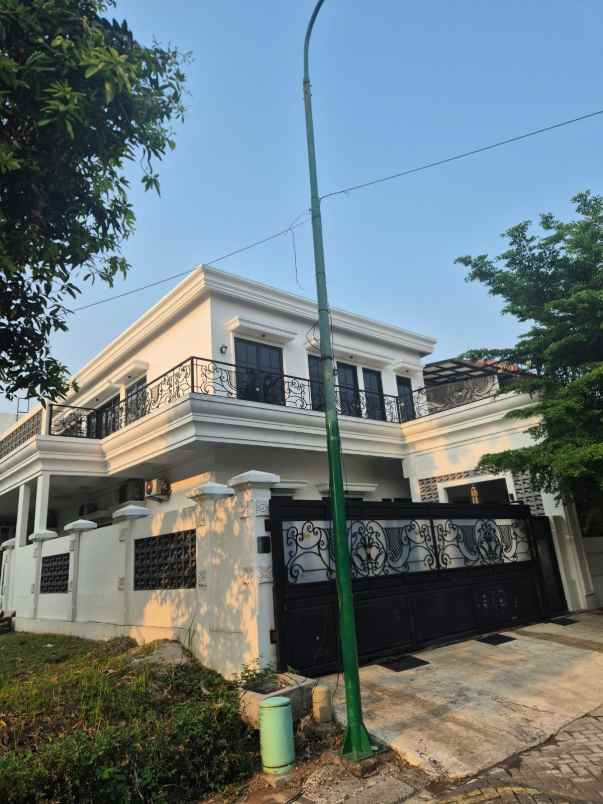 dijual rumah raffles hills cibubur