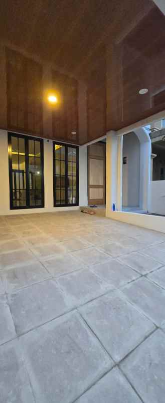 dijual rumah raffless hills cibubur