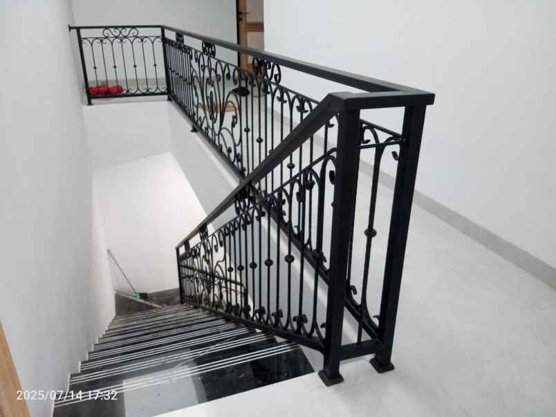 dijual rumah raffless hills cibubur