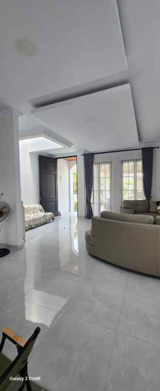 dijual rumah raffless hills cibubur