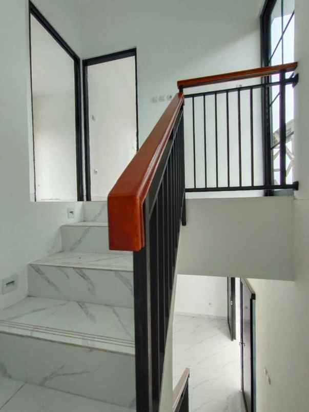 dijual rumah rangkapan jaya