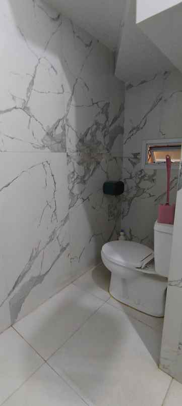 dijual rumah rangkapan jaya depok