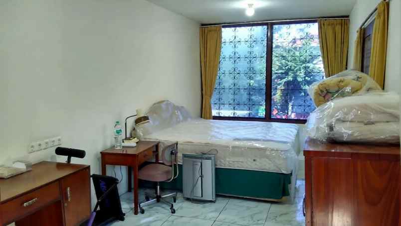 dijual rumah raya ambengan