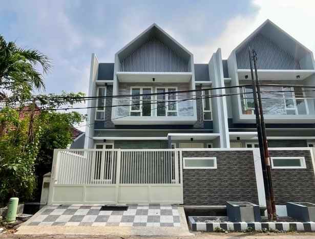 dijual rumah raya manyar tirtomoyo